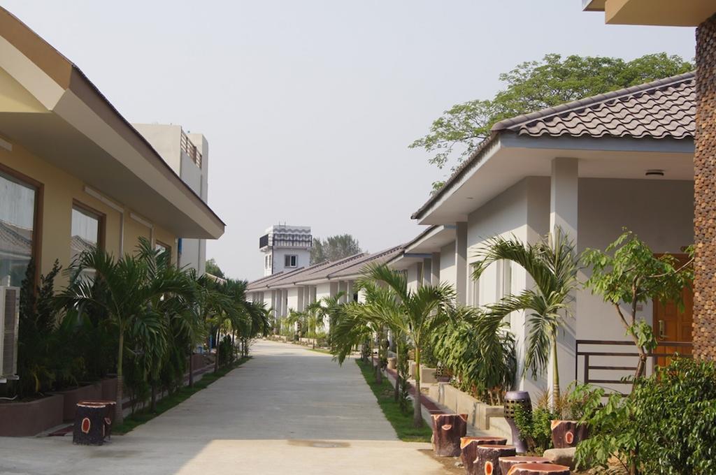 Triumph Hotel Mandalay Bagian luar foto