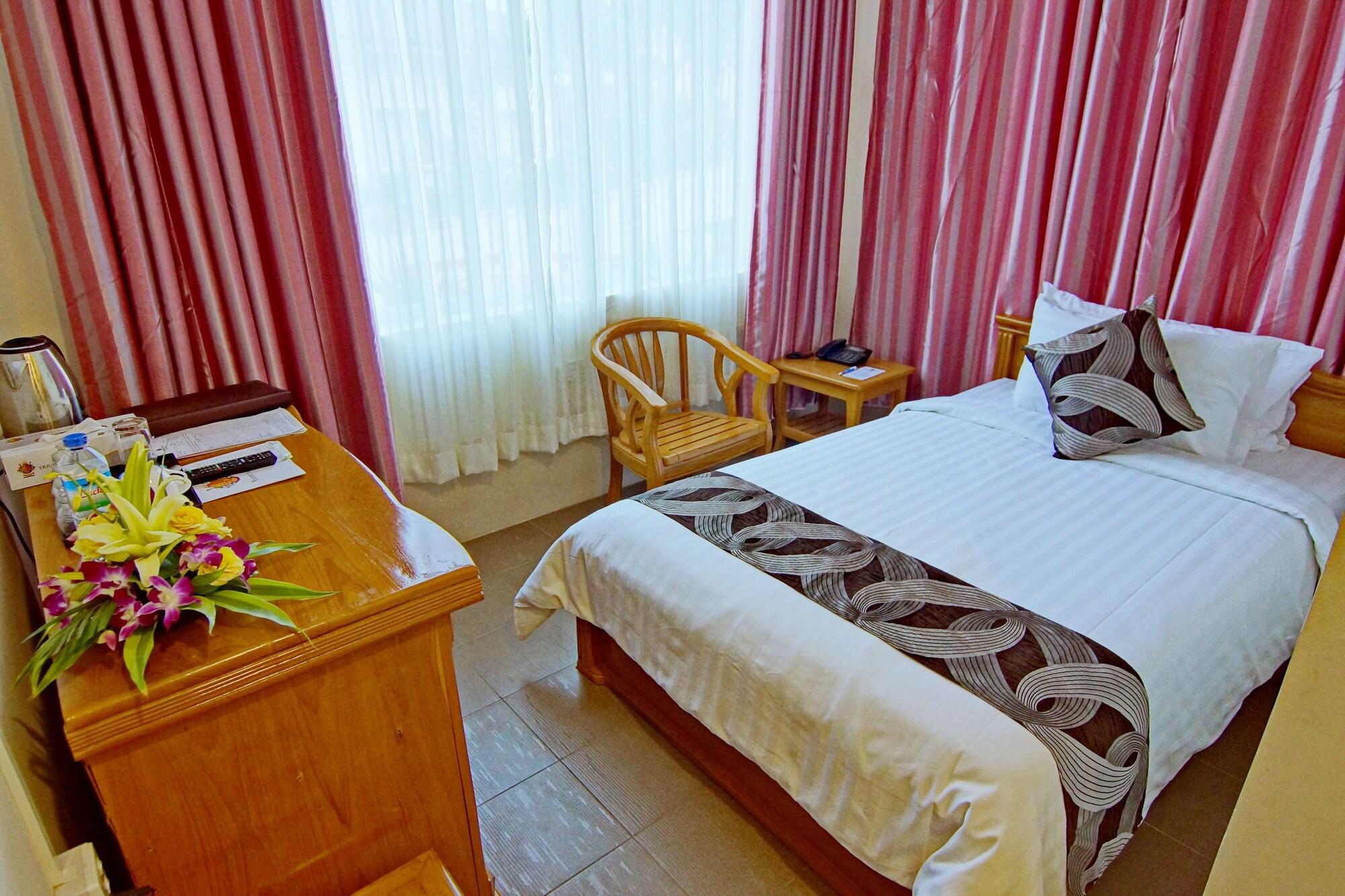 Triumph Hotel Mandalay Bagian luar foto