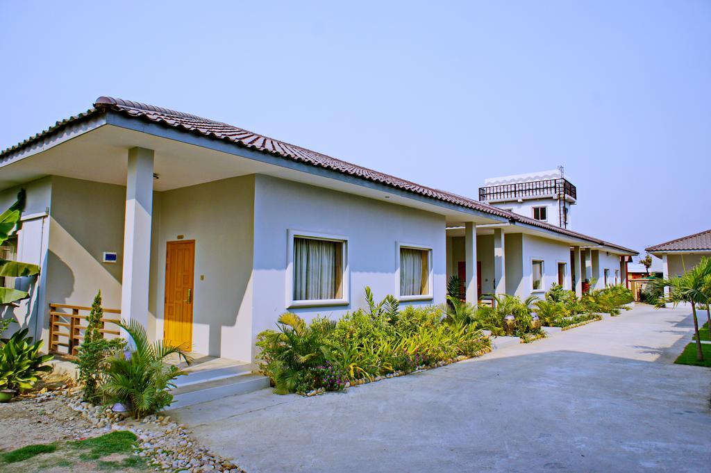 Triumph Hotel Mandalay Bagian luar foto