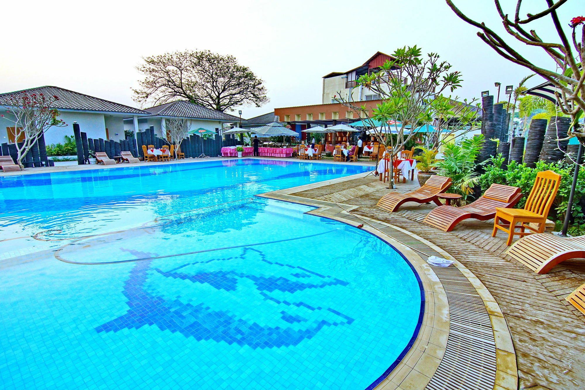 Triumph Hotel Mandalay Bagian luar foto