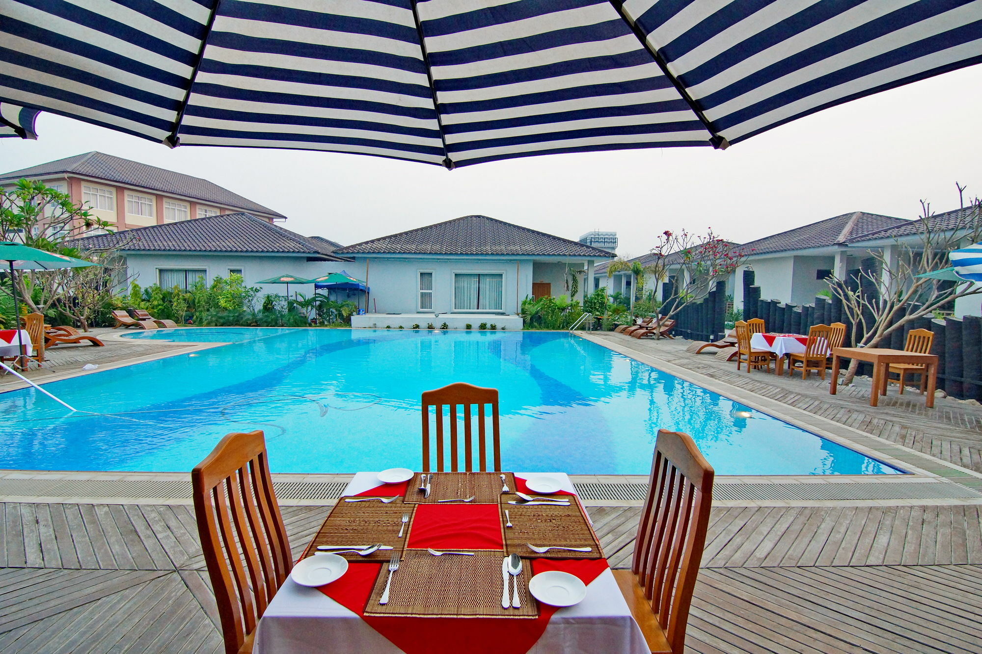Triumph Hotel Mandalay Bagian luar foto